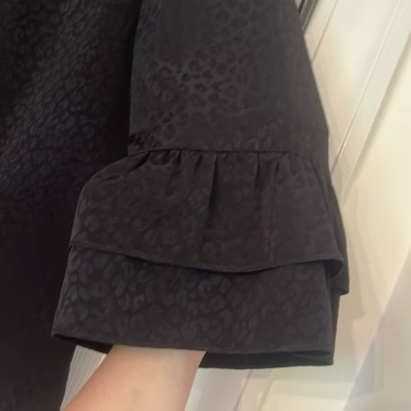 LILLY PULITZER Onyx Christie Bell Sleeve Top Sz. M - Picture 5 of 8